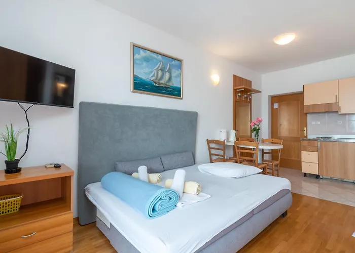 Jerkan 13 By Interhome